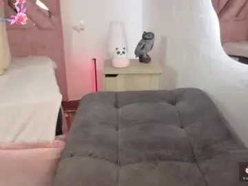 Chaturbate Live Sex Cam of candy_chloe02