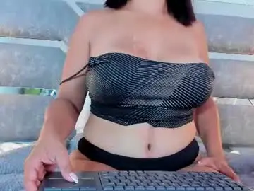 Chaturbate Nude Webcam of slut_milf_