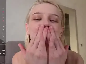 Chaturbate Live Sex Cam of evangel111