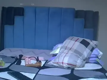 Chaturbate Live Sex Cam of melanin_moon