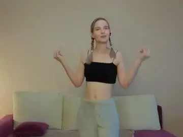 Chaturbate Live Sex Cam of tashinapetitto