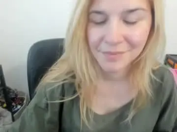 Chaturbate Free Porn Cam of artsyandcraftsy_
