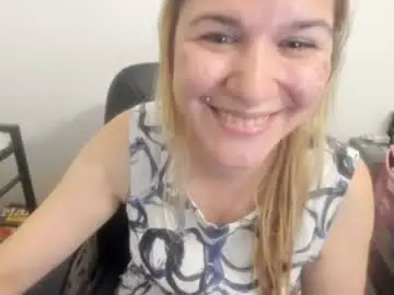 Chaturbate Live Sex Cam of artsyandcraftsy_