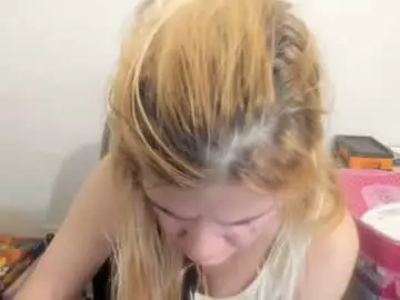 Chaturbate Live Sex Cam of artsyandcraftsy_