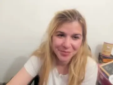 Chaturbate Live Sex of artsyandcraftsy_