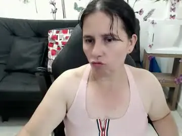 Chaturbate Live Sex Cam of selene_mom