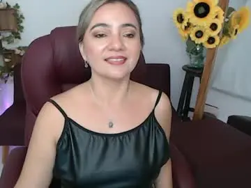 Chaturbate Live Sex of lilly_milf