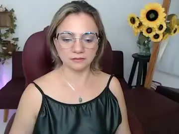 Chaturbate Live Sex of lilly_milf