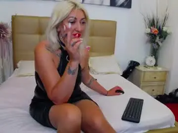 Chaturbate Free Porn Cam of evelynporn