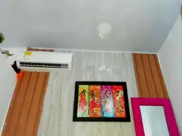 Chaturbate Live Sex Cam of aratnzacute
