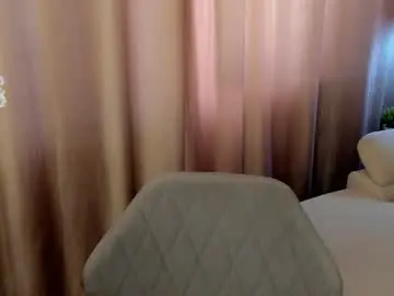 Chaturbate Live Sex Cam of louveniahurry