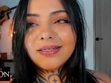 Chaturbate Live Sex Cam of honey_mooon