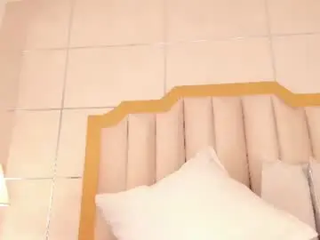 Chaturbate Live Sex Cam of tahliamoreau
