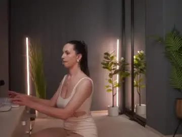 Chaturbate Live Sex Cam of calliadesigner