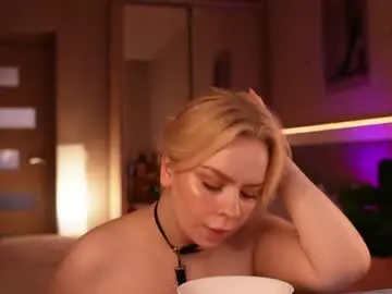 Chaturbate Live Sex Cam of lisalovesweet