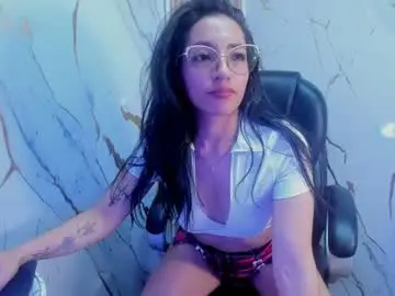 Chaturbate Adult Video Chat of miadivinehyh