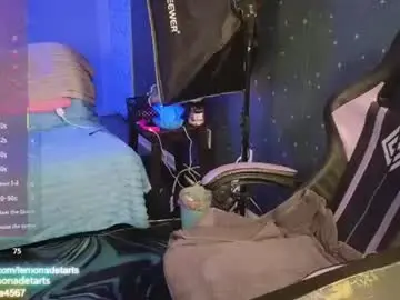 Chaturbate Live Sex Cam of lemonadetarts