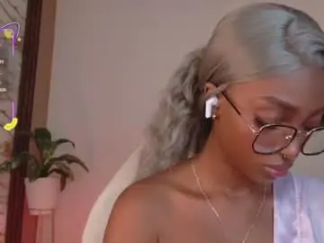 Chaturbate Free Live Porn of ahvi_ebony