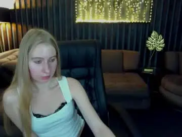 Chaturbate Adult Video Chat of alina__blonde