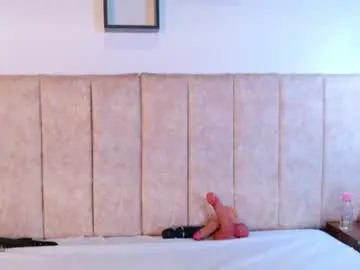 Chaturbate Live Sex Cam of zoehot11