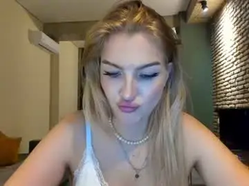 Chaturbate Live Sex Cam of hi_lina