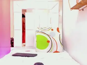 Chaturbate Nude Webcam of roxy_sexy69