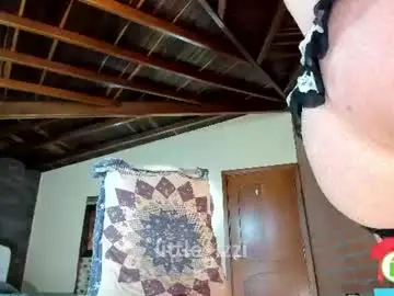 Chaturbate Live Sex Cam of little_izzi