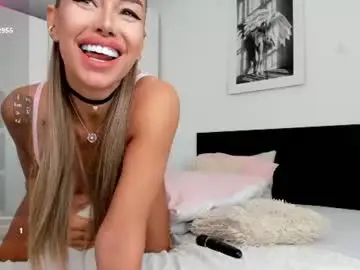 Chaturbate Live Sex Cam of elinamoon_