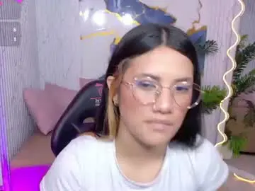 Chaturbate Live Sex Cam of chiara_tay