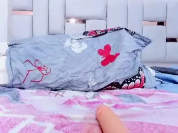 Chaturbate Live Sex Cam of celeste_smmith_