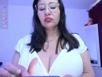 Chaturbate Sex Cam of esmeralda_milf1