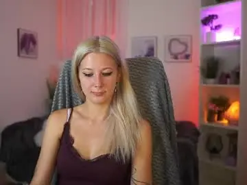 Chaturbate Live Sex Cam of emilyswannn