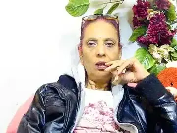 Chaturbate Watch Live Sex Cams of hot_queen58