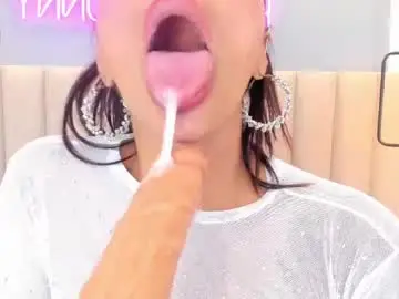 Chaturbate Nude Webcam of leamonroe__