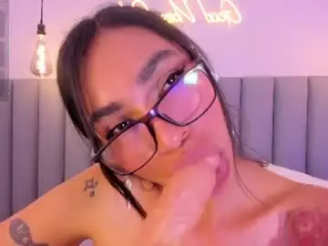 Chaturbate Nude Webcam of leamonroe__
