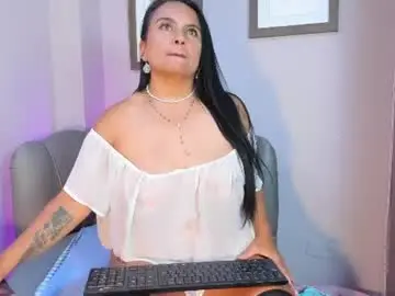 Chaturbate Watch Live Sex Cams of roxanna_moore2