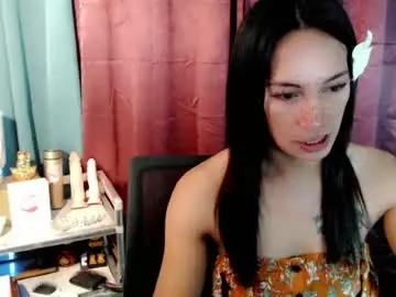 Chaturbate Live Sex Cam of pinay_lucy