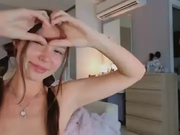 Chaturbate Live Sex Cam of emelia_fox