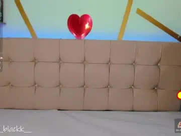 Chaturbate Live Sex Cam of luna_blackk_