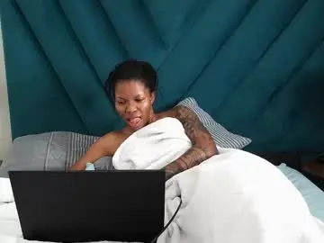 Chaturbate Live Sex Cam of daddyslittleebony