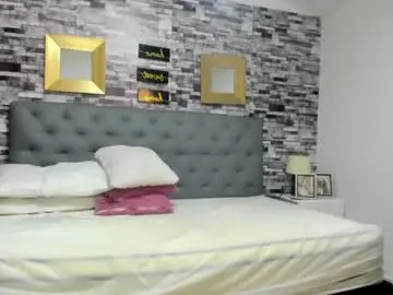 Chaturbate Live Sex Cam of yeseniaa_25