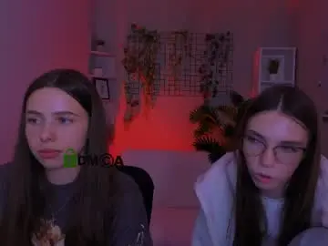 Chaturbate Live Sex Cam of emilia_fly