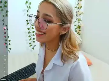 Chaturbate Watch Live Sex Cams of petite_blossom4