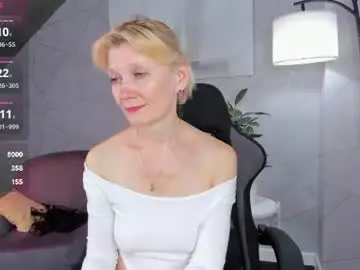 Chaturbate Nude Webcam of julie_lucasss
