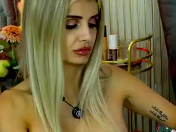 Chaturbate Live Sex of miacharm1