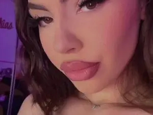 Myfreecams Live Sex Cam of YssaDiamonnd