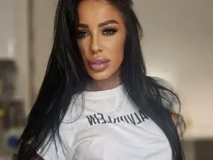 Myfreecams Nude Webcam of AnyssyaHoot