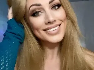 Myfreecams Sex Cam of Cassie_Hart