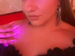 Myfreecams Live Sex Cam of SophieLuxe