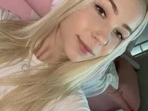 Myfreecams Free Porn Cam of Snowkitty
